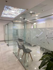 تصميم وتنفيذ المكاتب الادارية لمبنى الخدمات بمستشفى الملك فيصل بالطائف (1)