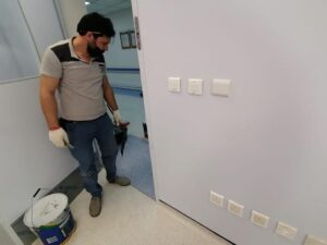 تصميم وتنفيذ غرفة المحاليل الوريدية بمجمع الملك فيصل الطبي بالطائف (9)